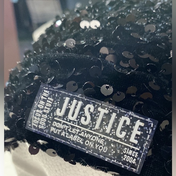 Justice " Don't let anyone put a label on you"
Sequin Beanie black fur Pompom - Picture 3 of 12